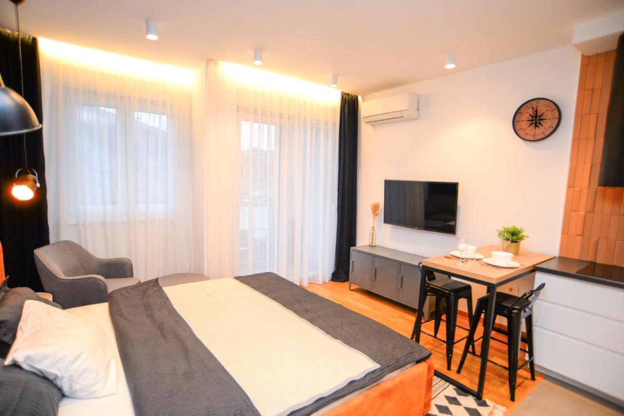 Design Apartment Near Gorica Park 포드고리차 외부 사진